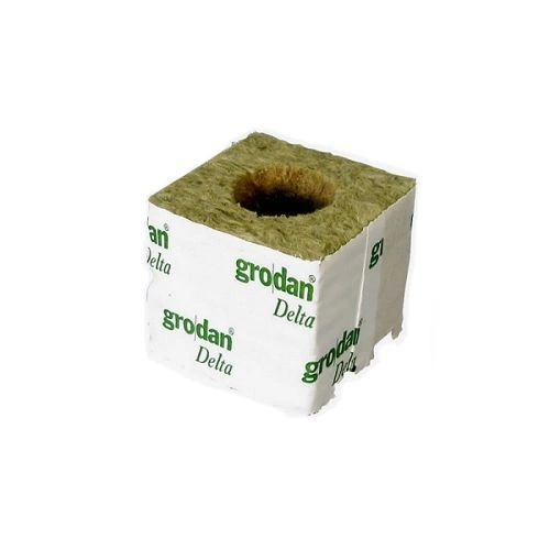 Grodan Delta kostka z wełny mineralnej 7,5x7,5x6,5 cm z otworem 42mm